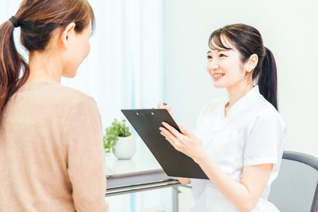 患者さんの希望やご相談を聞く医療スタッフ