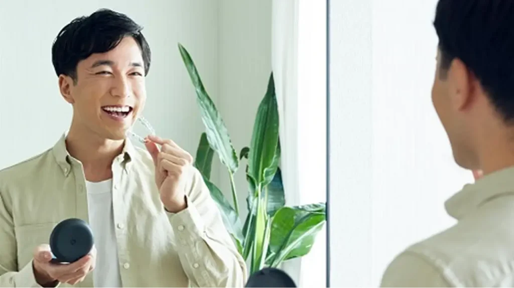 透明で目立たないので話す時も気にならない