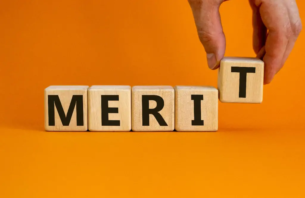 歯根端切除術のメリットを表現する「MERIT」の積み木の画像