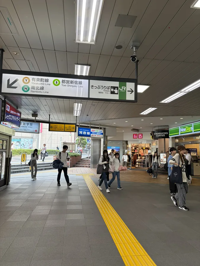 JR線から ステップ1：JR市ヶ谷駅の改札を出ます