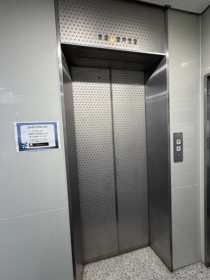 JR線から ステップ7：エレベーターで2階へ